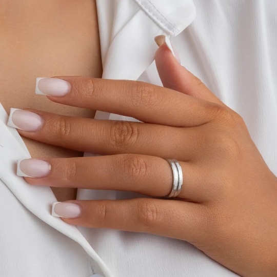 Обручальное кольцо из серебра