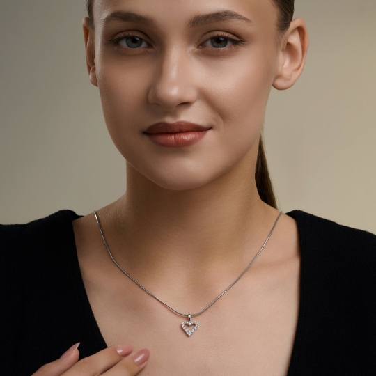 Подвеска из белого золота с фианитами