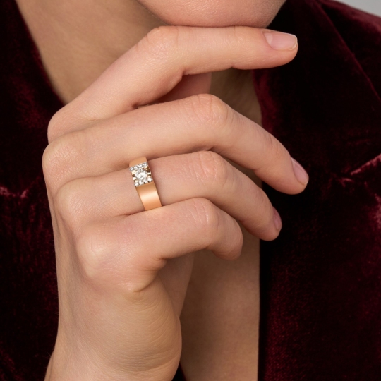 Кольцо из золота с фианитами