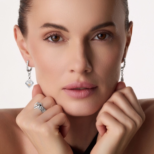 Кольцо из серебра с золотой вставкой и бриллиантом