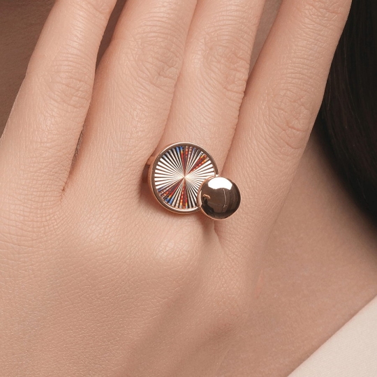 Кольцо из золота с алмазной гранью