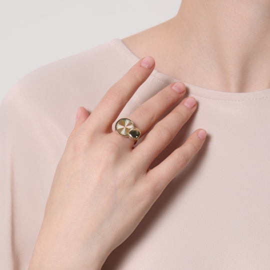 Кольцо из лимонного золота с алмазной гранью