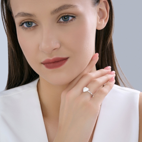 Кольцо из серебра с фианитами