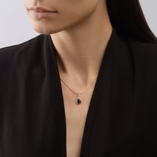 Подвеска из золота с гранатом и фианитами