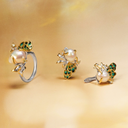 Серьги из серебра с позолотой, жемчугом, эмалью и фианитами