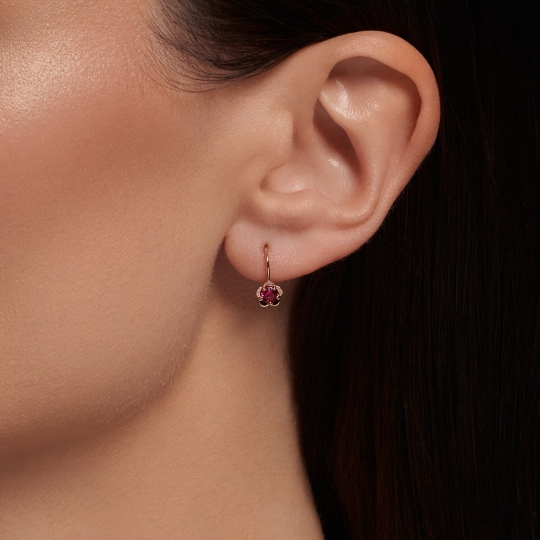 Серьги из золота с корундами