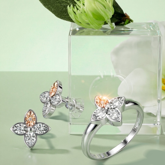 Серьги из серебра с золотой вставкой и бриллиантами