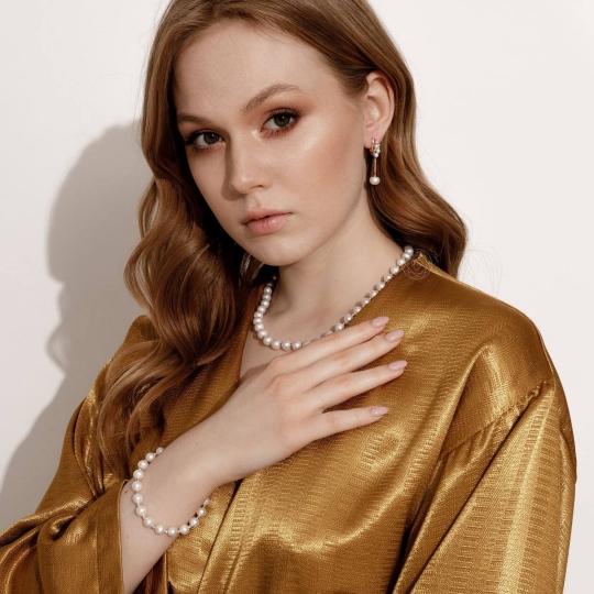 Браслет из жемчуга с золотыми вставками