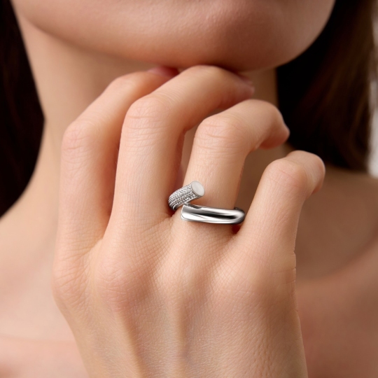 Кольцо из серебра с фианитами