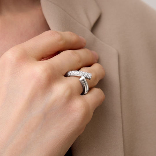 Кольцо из серебра с фианитами