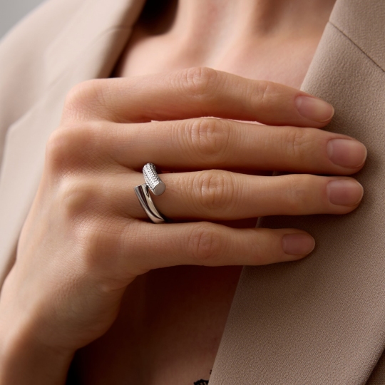 Кольцо из серебра с фианитами