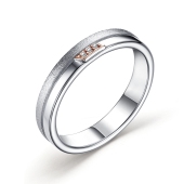 Кольцо из серебра с золотой вставкой и бриллиантами