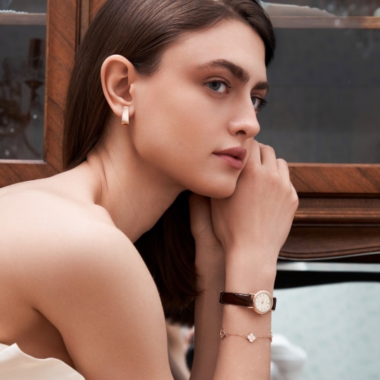 Женские золотые часы с фианитом