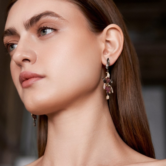 Серьги из серебра с шпинелью, эмалью и фианитами