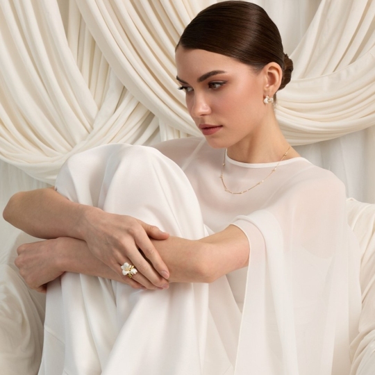 Колье из лимонного золота