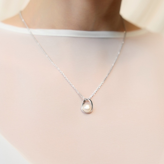 Подвеска из серебра с жемчугом