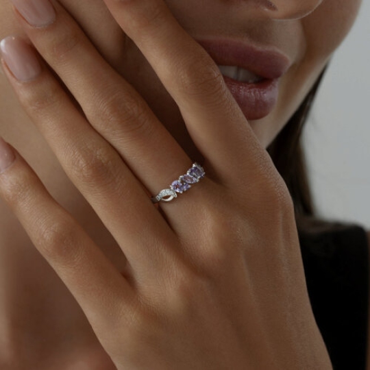 Кольцо из серебра с аметистами и фианитами