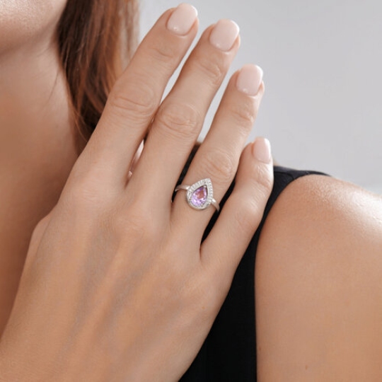 Кольцо из серебра с аметистом и фианитами