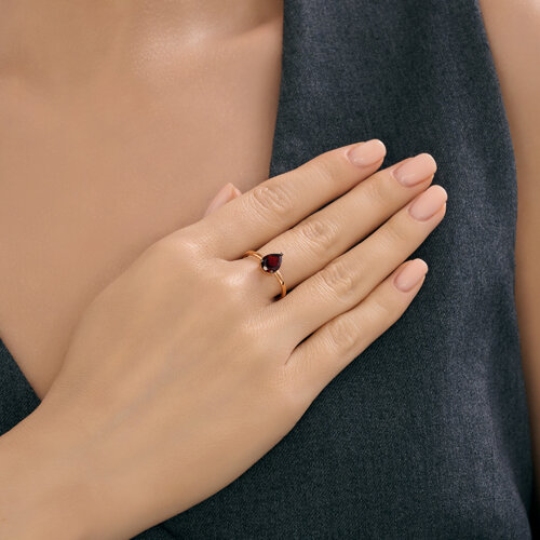 Кольцо из серебра с позолотой и гранатом