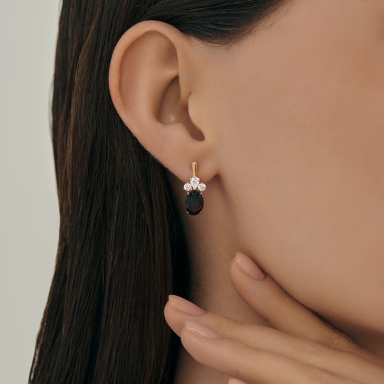 Серьги из серебра с позолотой, гранатами и фианитами