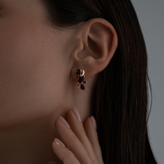 Серьги из серебра с позолотой и гранатами