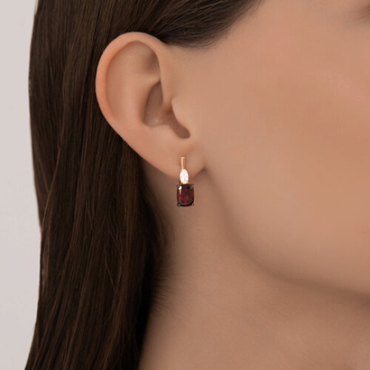 Серьги из серебра с позолотой, гранатами и фианитами