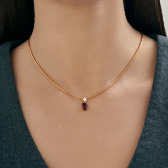 Подвеска из серебра с позолотой, гранатом и фианитом