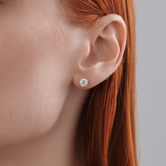 Серьги из белого золота с выращенными бриллиантами и рубином