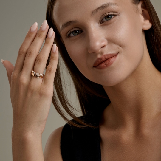 Кольцо из золота с фианитами