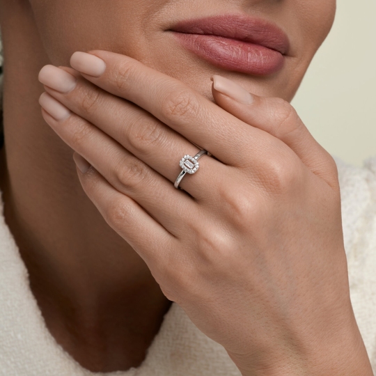 Кольцо из серебра с выращенными бриллиантами