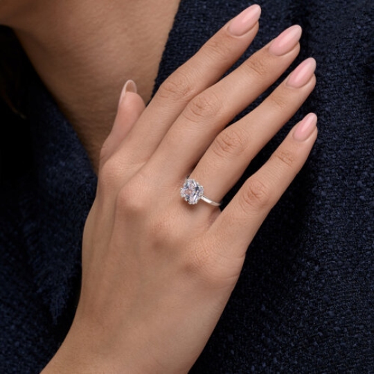 Кольцо из серебра с фианитом