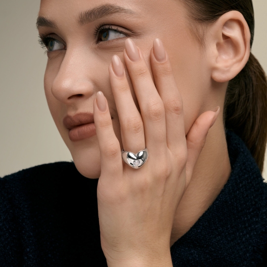 Кольцо из серебра с фианитом