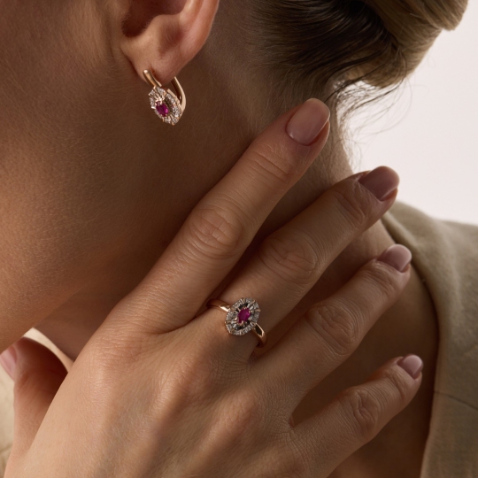 Серьги из золота с бриллиантами и рубинами