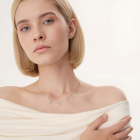 Колье из серебра с фианитами