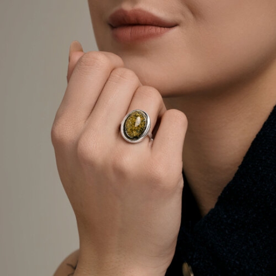 Кольцо из серебра с янтарем