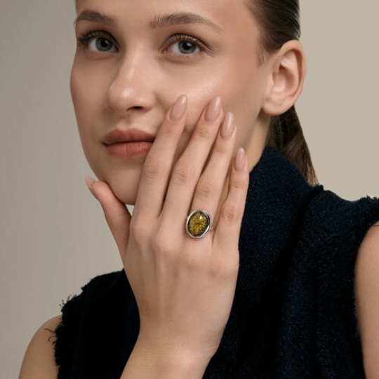 Кольцо из серебра с янтарем