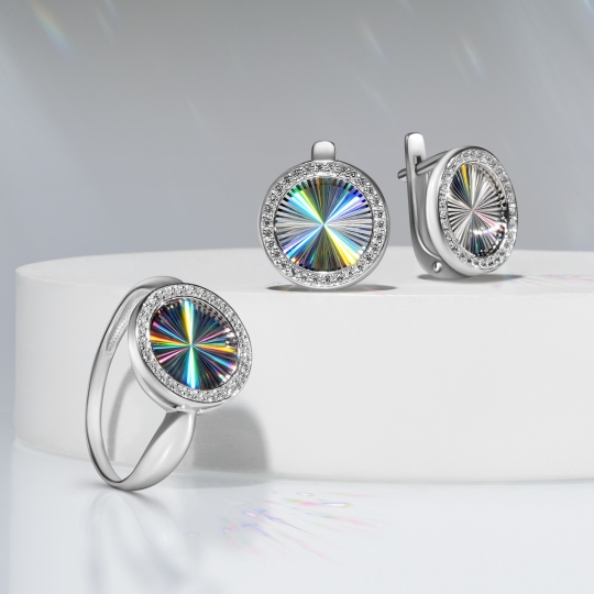 Кольцо из серебра с алмазной гранью и фианитами