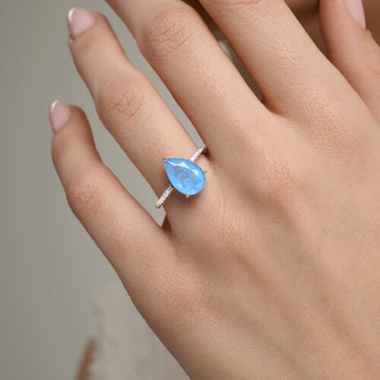 Кольцо из серебра с кварцем и фианитами