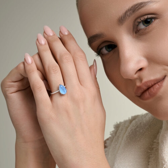 Кольцо из серебра с кварцем и фианитами