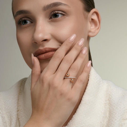 Кольцо из золота с фианитами