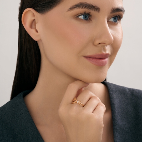 Кольцо из золота с фианитами