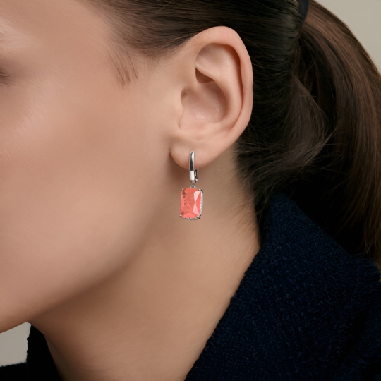 Серьги из серебра с ювелирными кристаллами и фианитами