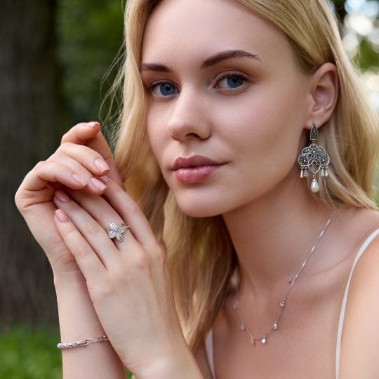 Кольцо из серебра с фианитами