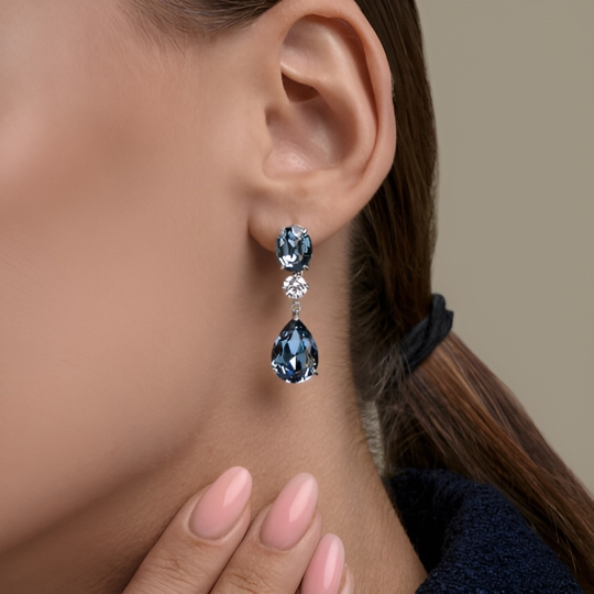 Серьги из серебра с ювелирными кристаллами и фианитами