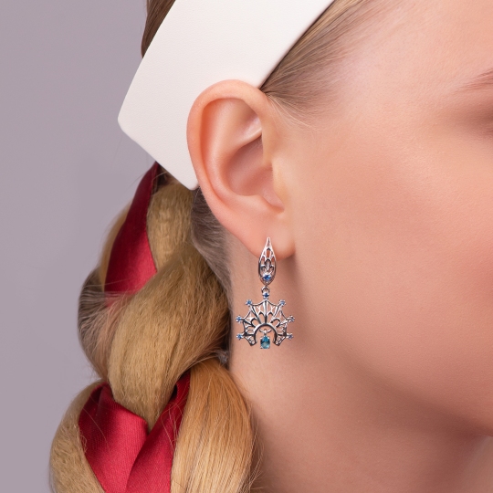 Серьги из серебра с фианитами
