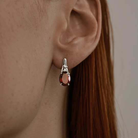 Серьги из серебра с гранатами и фианитами