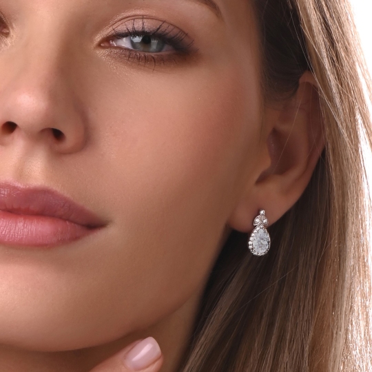 Серьги из серебра с фианитами