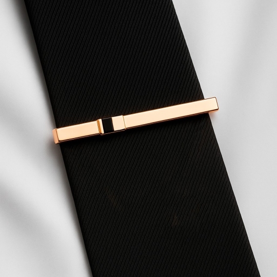 Зажим для галстука из золота с эмалью