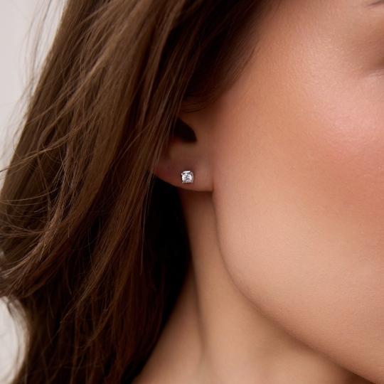 Серьги из белого золота с бриллиантами