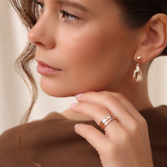 Кольцо из золота с фианитами